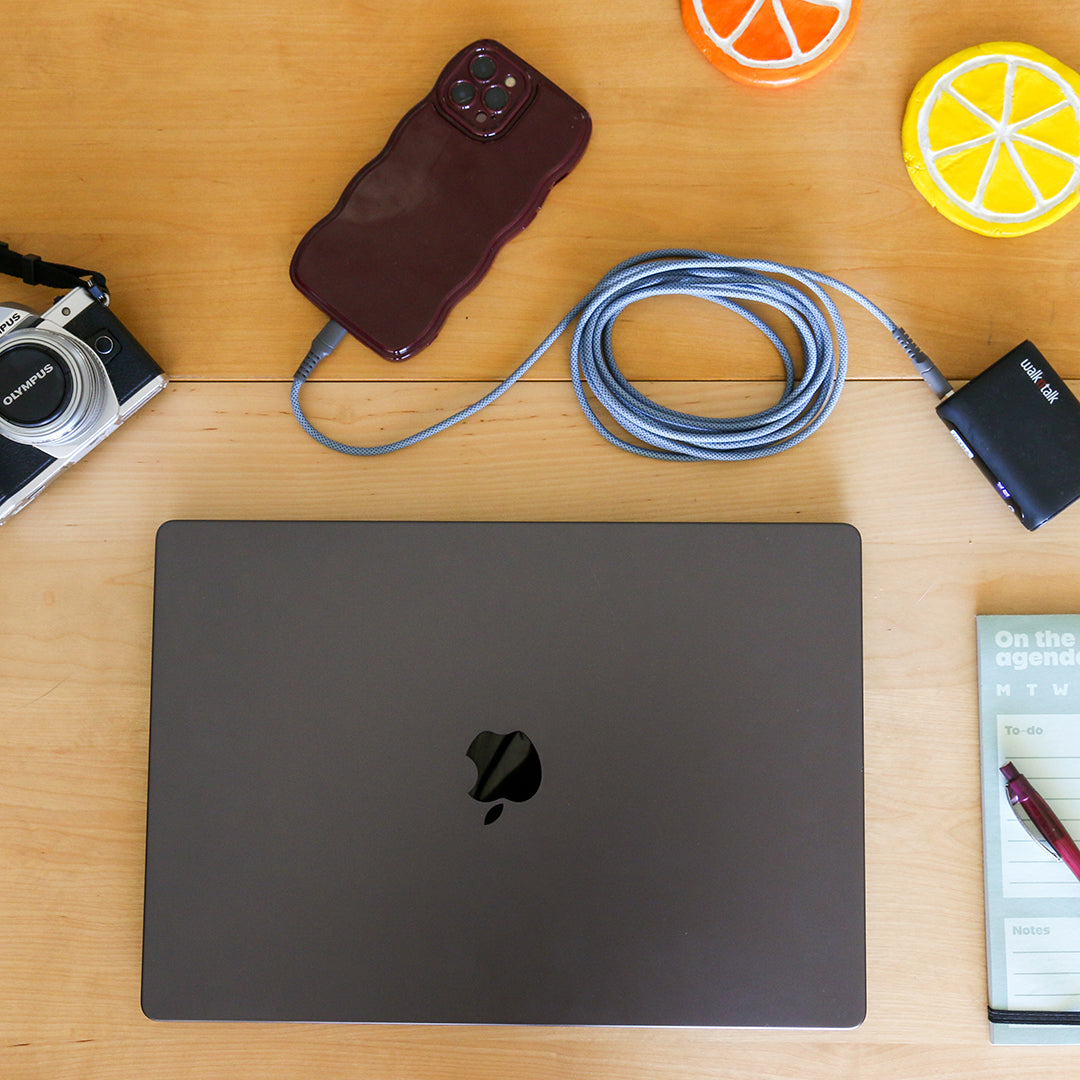 Cable Lightning Braided 3m - Blue  Apple MFI Certified Charge and Sync Cable charging an iPhone via a power bank